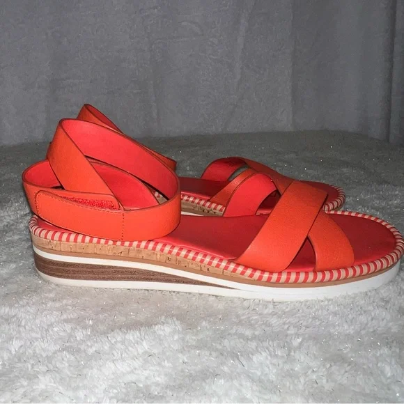 Vince Camuto Miveeria Wedge Sandal size 8 - Picture 3 of 9